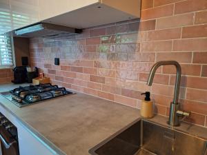 Heerlijk boshuisje Bosnest De Vink met privetuin nabij Veluwepark