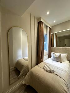 Newly Refurbished 2 Bed Apartment - Central Location