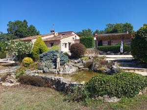 Maisons de vacances Villa provencale avec piscine et jardin prive : photos des chambres