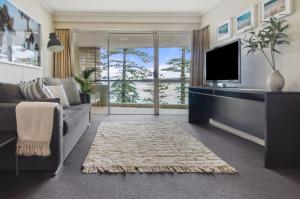 Manly Beachfront Retreat with Harbour Views