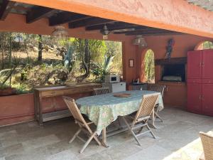 Maisons de vacances Gite dans le maquis avec piscine privee : photos des chambres
