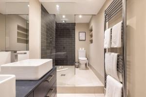 The Paddington Flat - Modern 2BDR with Patio