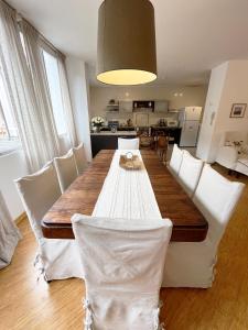 Centro Histórico Quito 3BR Apartment with Private Garage in San Marcos Neighborhood