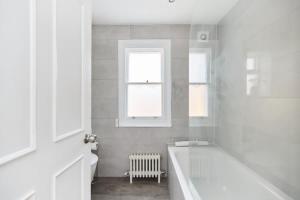 The Waterlow Park Wonder - Trendy 2BDR with Study Room and Patio