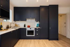 The Wembley Park Arms - Modern 2BDR Flat with Balcony