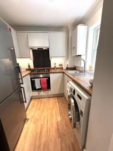 Central Mews House Close to Beach with Parking