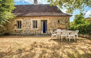 Maisons de vacances Stunning Home In Sainte-Trie With Wifi : photos des chambres