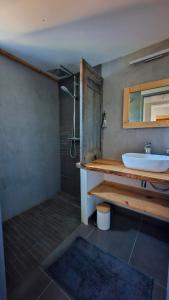 Villa - 8 people - 4 bedrooms - Swimming pool