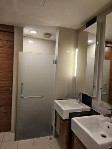 Deluxe Family, Dua Sentral
