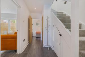 Spacious 3BR Hove Home - Sleeps 8 - Free Parking