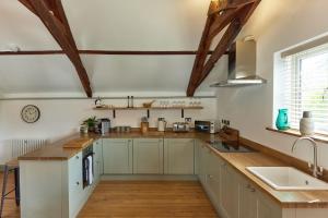 Spacious 2 Bedroom Coach House in Cley Norfolk