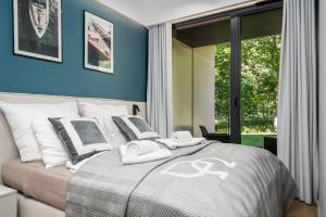 Omega Lake, Sun & Snow