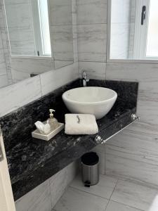 DEPARTAMENTO NUEVO CENTRICO 2 DORMITORIOS 2 Baños COCHERA GRATIS-PISCINA