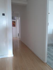 Appartements BEZIERS, Chez Chrystel et Pierre, Proche hopital et commodites 2 chambres, appartement cosy dans residence, place de parking privee, 10mn de la mer en voiture : photos des chambres