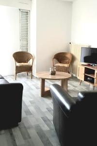 Appartements BEZIERS, Chez Chrystel et Pierre, Proche hopital et commodites 2 chambres, appartement cosy dans residence, place de parking privee, 10mn de la mer en voiture : photos des chambres