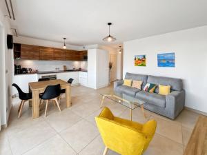 CAM103 - Beau 2 pièces avec terrasse