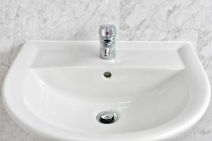 4-Bedroom Semi-Detached Home Swansea l Near Beach l Sleeps 8 l 8 Beds l By JMT Stays