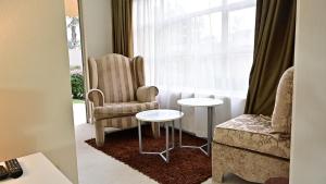 Sizanazo Guest House - in the Heart of Northcliff Hill