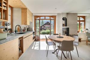 Four story family Chalet Eden