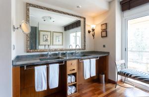 Suites del Mar Fenals Apartments