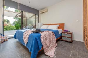 Sani More & Sani Woods