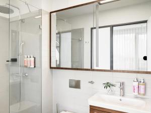 Large Studio with Kitchenette - Single Bed room in my4walls Serviced Apartments Hamburg