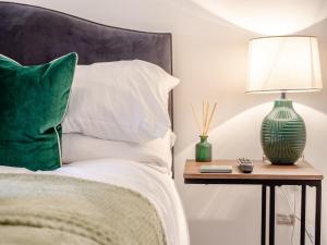 Victorias Retreat - Uk41475