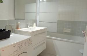 Appartements Les Prairies de la Baie parking proche centre-ville : photos des chambres