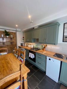 Charming Music Shop -Town Centre