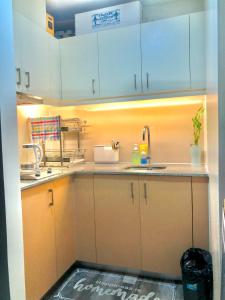 Uptown Parksuites BGC with Balcony