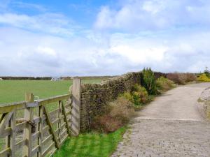 Hutter Hill Barn West
