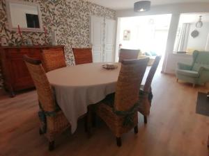 Maisons de vacances Maison champetre a Gavray-sur-Sienne avec jardin cloture : photos des chambres
