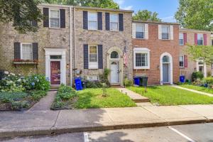 Less Than 25 Mi to Downtown Baltimore and DC Apt with Deck