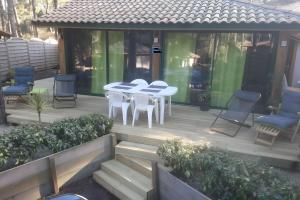 Maisons de vacances Maison, Piscine sous les pins : photos des chambres