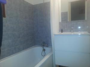 Maisons de vacances Maison, Piscine sous les pins : photos des chambres