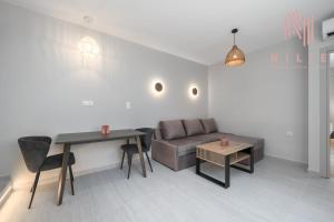 Phedra Studios, Nilie Hospitality MGMT