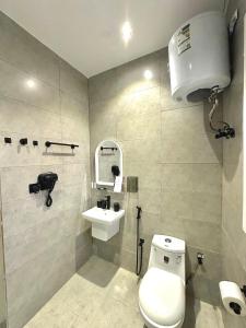 Studio with master bed and 654k screen