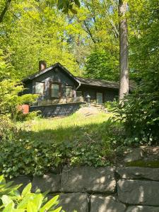 Waldsaumhütte mit Ausblick