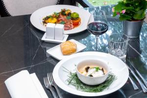 Hotels Logis Hotel & Restaurant - Les Tuileries : photos des chambres