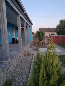 House-Vintage Hill Inn