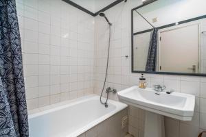 Marina and River Views Apartment