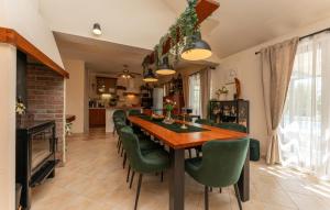 Stunning Home In Donji Zemunik