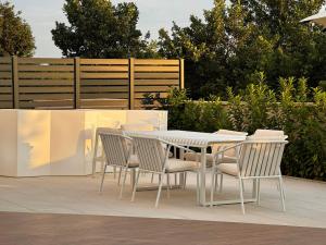 Villa Nobel for 6 adults with private 40 m2 heated pool, outside bar & movie theatre