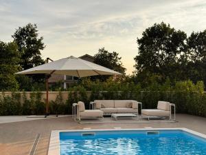 Villa Nobel for 6 adults with private 40 m2 heated pool, outside bar & movie theatre