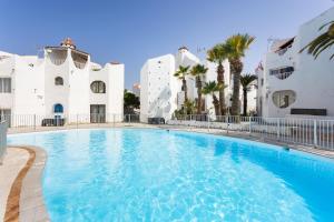 Home2Book Party Duplex with Pool in Las Américas