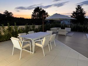 Villa Nobel for 6 adults with private 40 m2 heated pool, outside bar & movie theatre