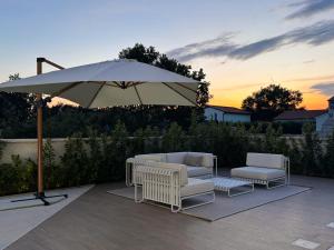 Villa Nobel for 6 adults with private 40 m2 heated pool, outside bar & movie theatre