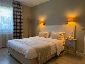 Hotels Hotel des Pins : photos des chambres