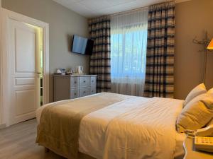Hotels Hotel des Pins : photos des chambres