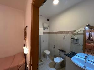 Camera Matrimoniale/Doppia con Letti Singoli con Bagno Privato